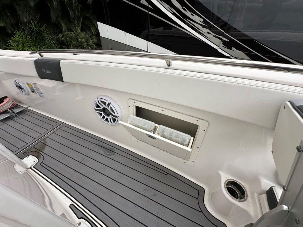 Robalo R242 Explorer