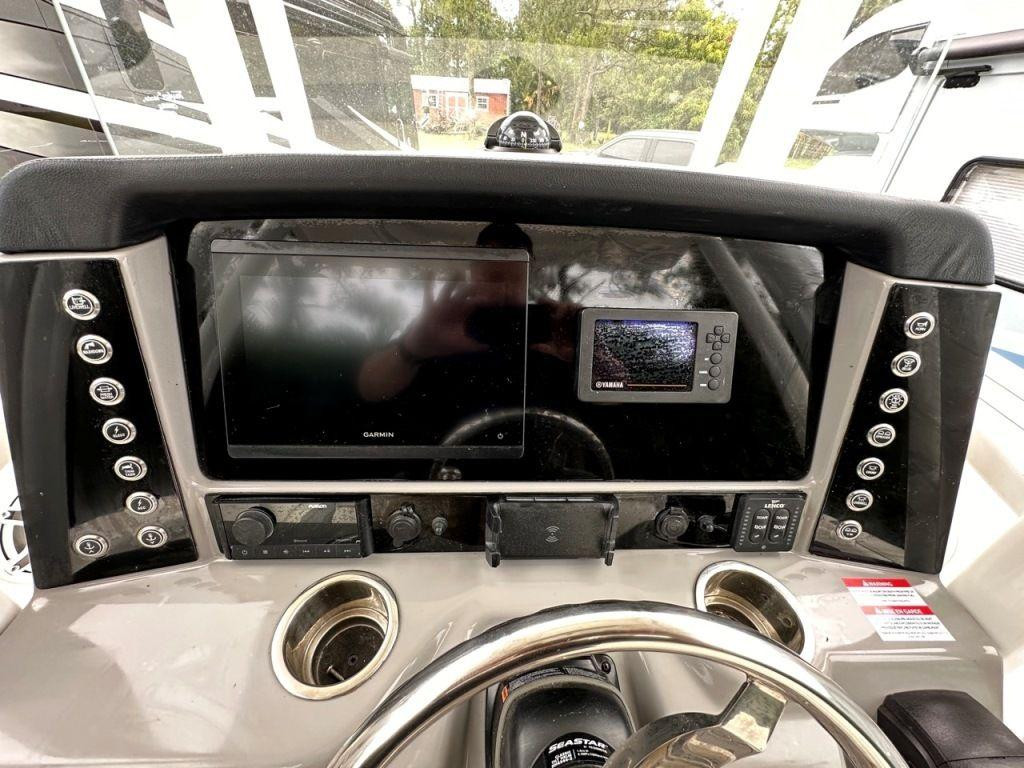 Robalo R242 Explorer