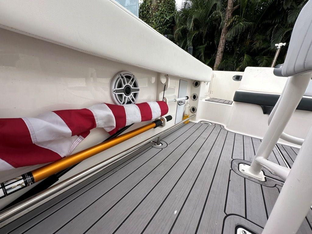 Robalo R242 Explorer