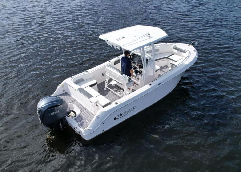 Robalo R242 Explorer