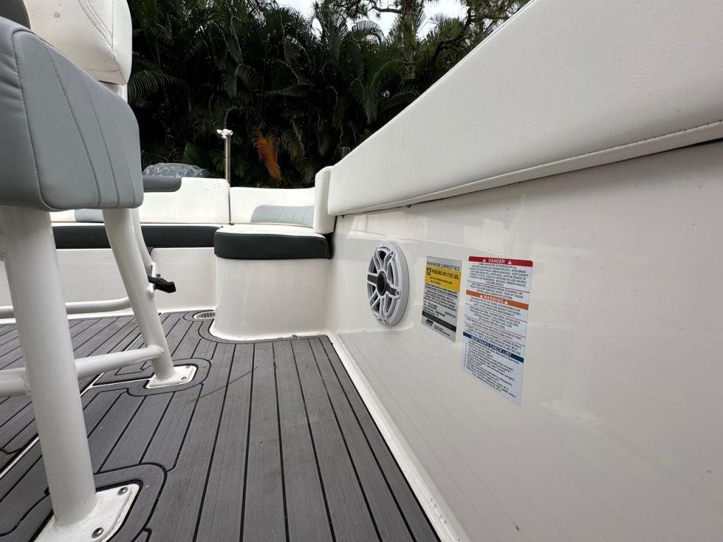 Robalo R242 Explorer