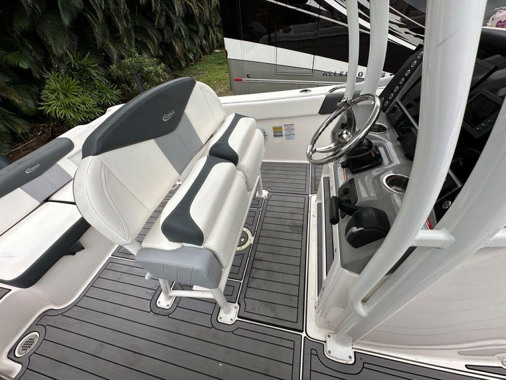 Robalo R242 Explorer