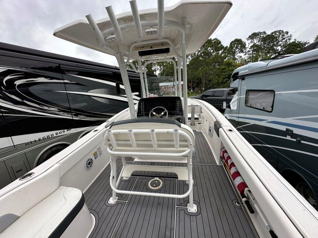 Robalo R242 Explorer