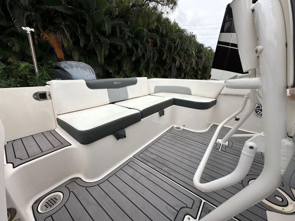 Robalo R242 Explorer