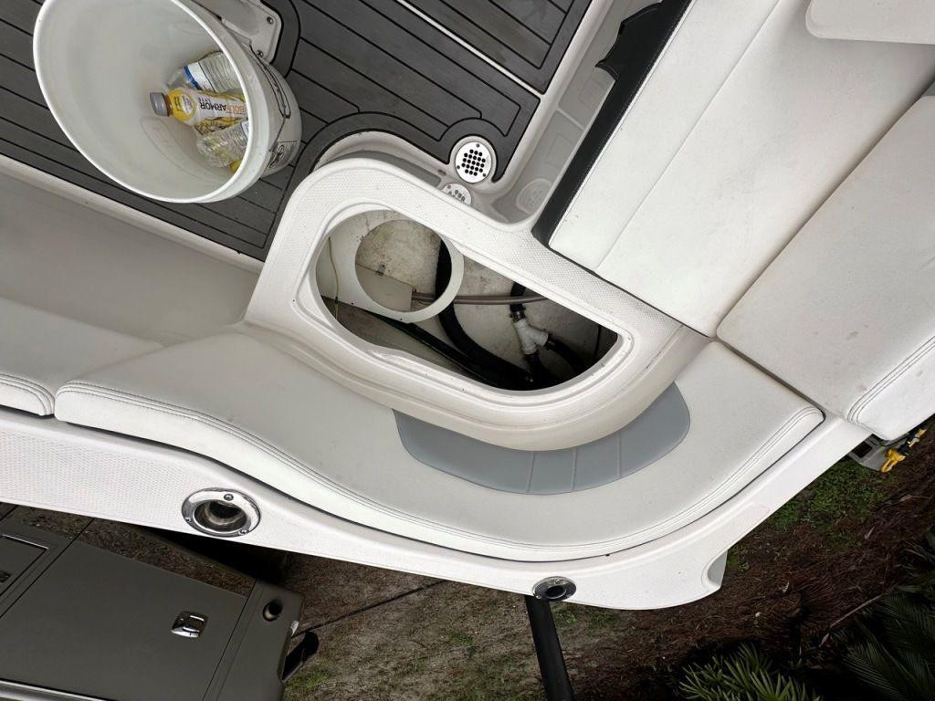 Robalo R242 Explorer