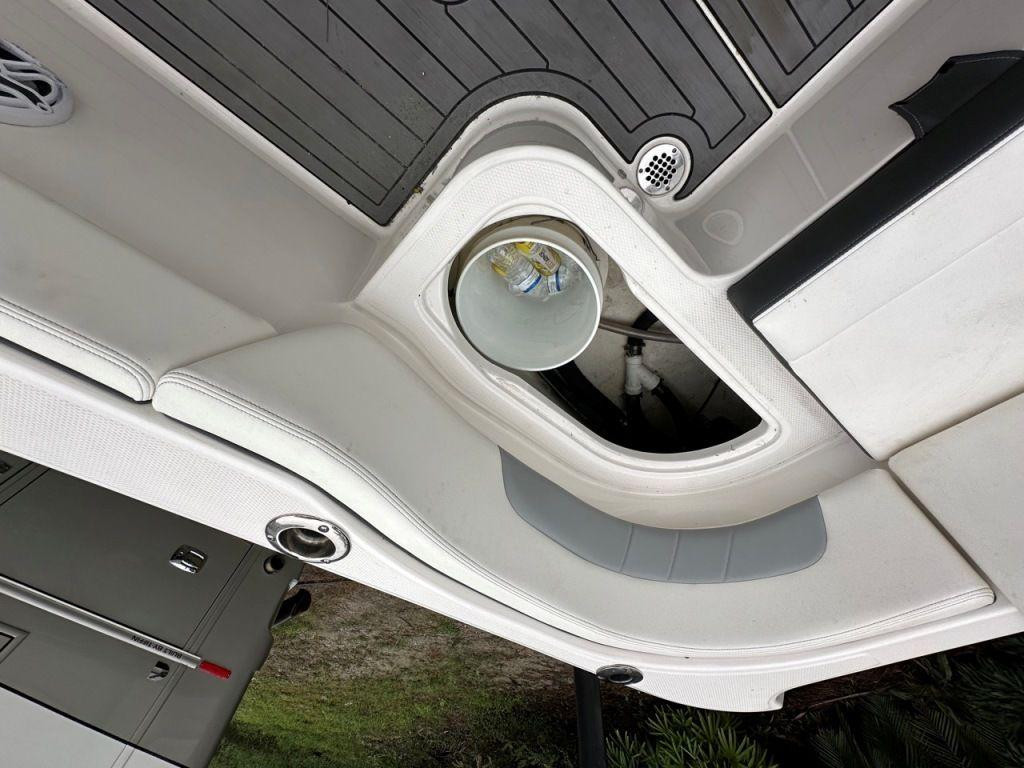 Robalo R242 Explorer