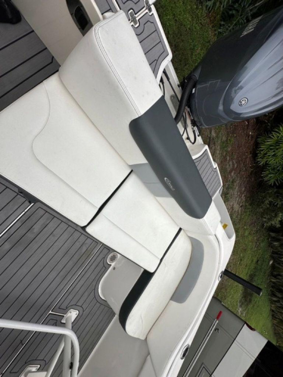 Robalo R242 Explorer