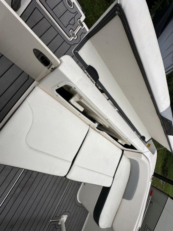 Robalo R242 Explorer