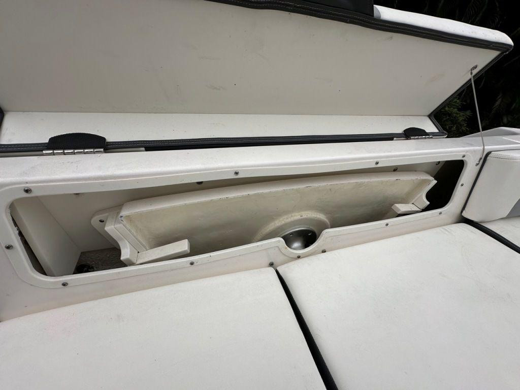 Robalo R242 Explorer