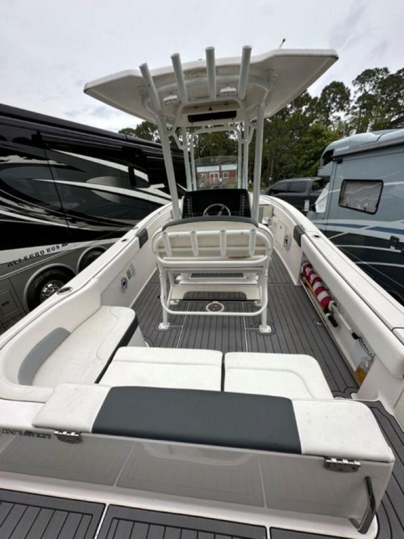 Robalo R242 Explorer