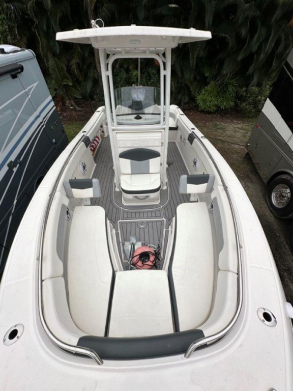 Robalo R242 Explorer