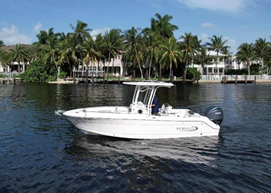 Robalo R242 Explorer