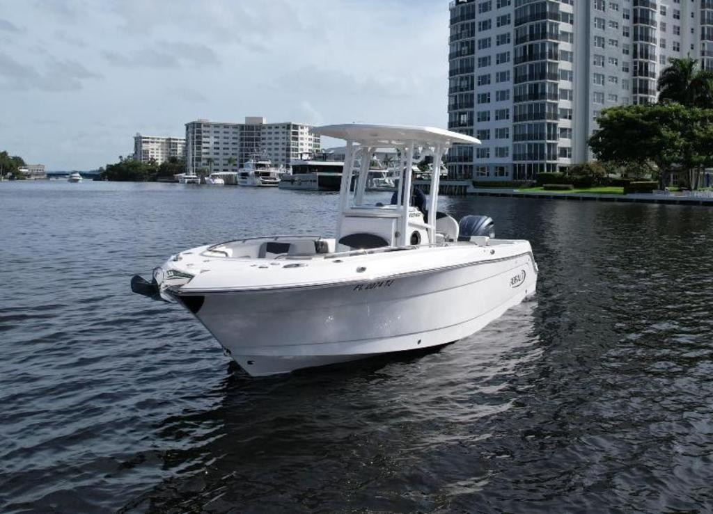 Robalo R242 Explorer