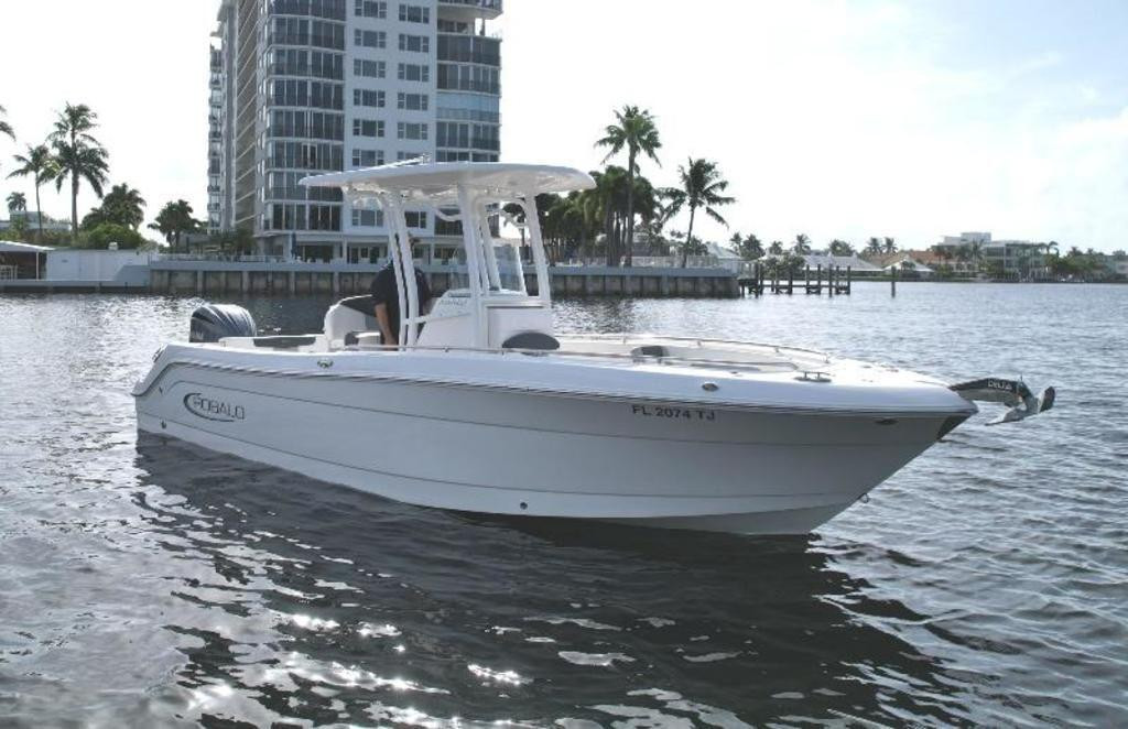 Robalo R242 Explorer