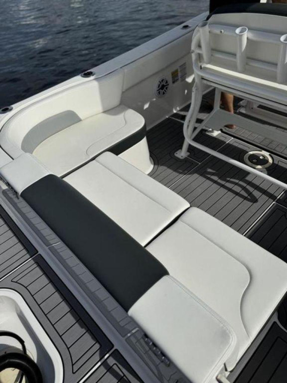 Robalo R242 Explorer