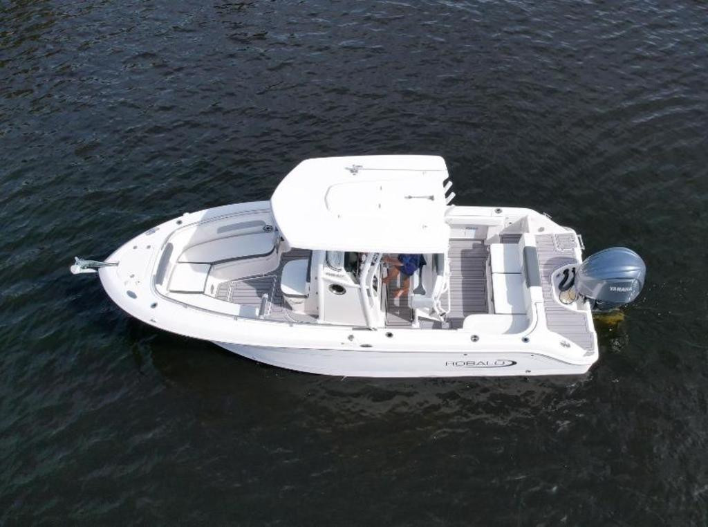 Robalo R242 Explorer
