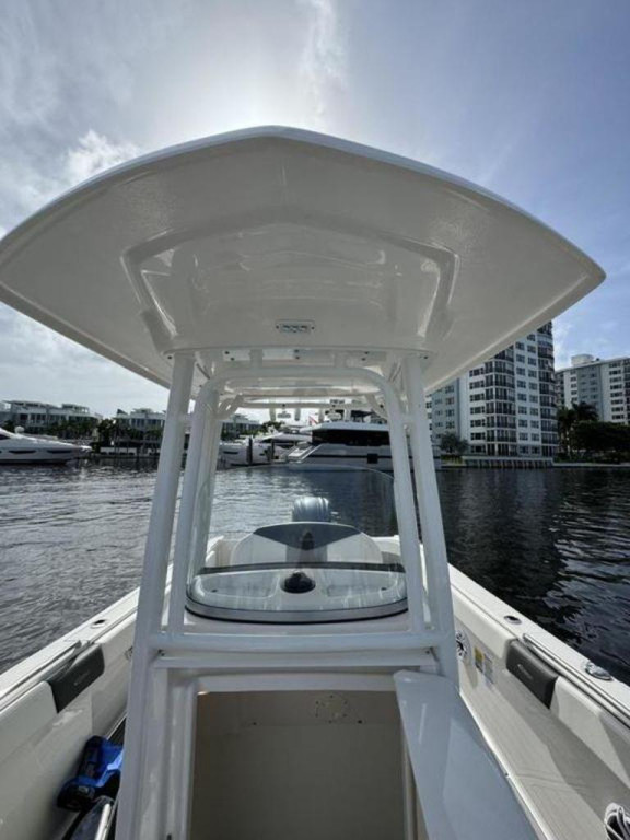 Robalo R242 Explorer