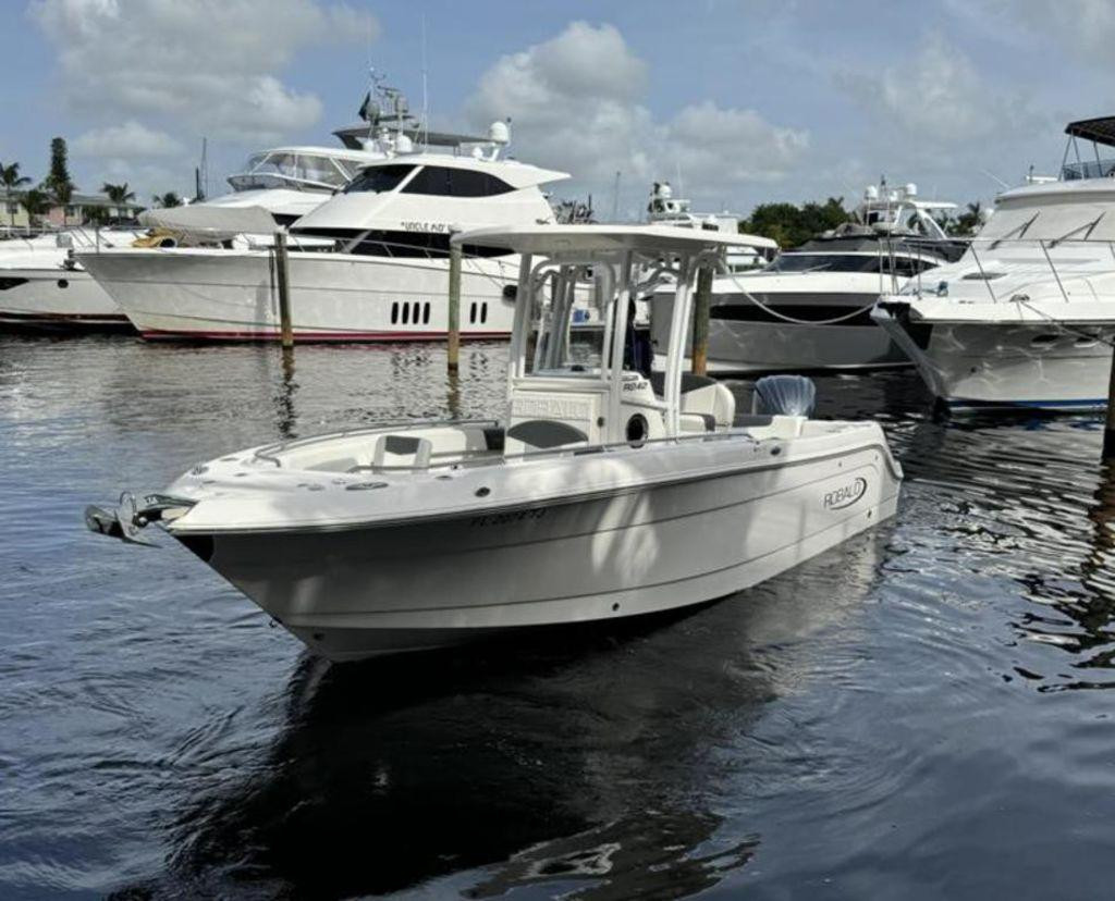 Robalo R242 Explorer