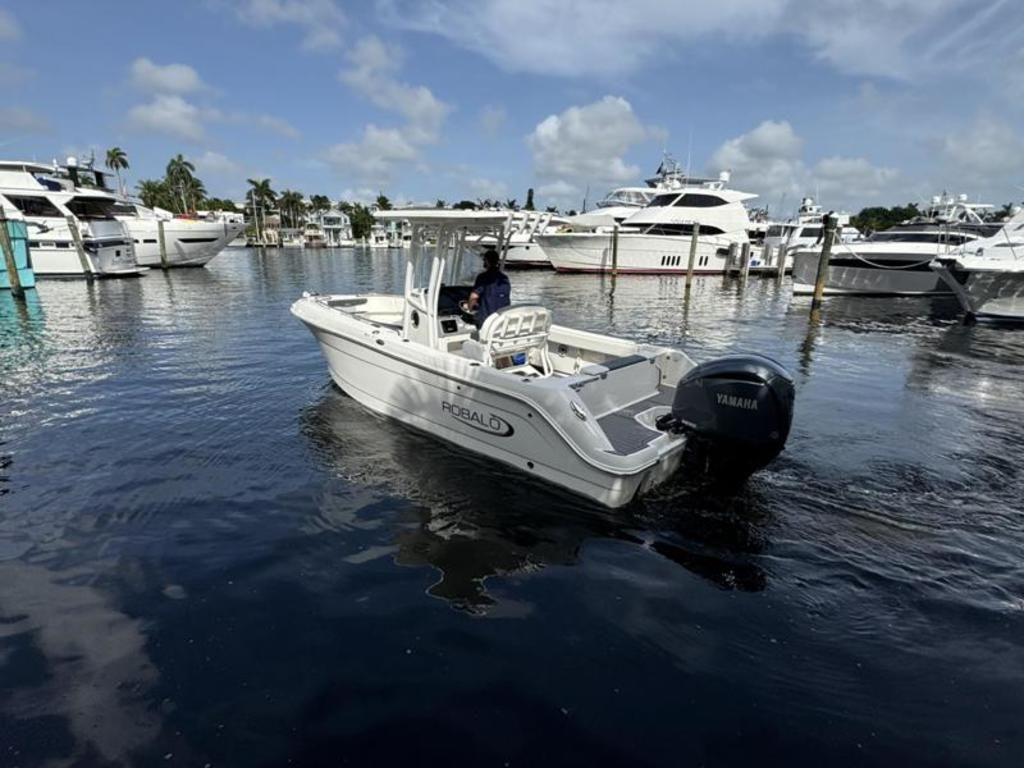 Robalo R242 Explorer