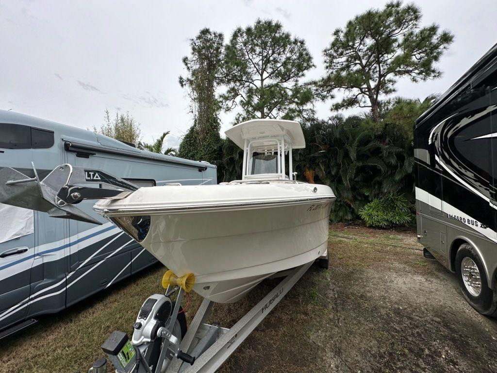 Robalo R242 Explorer