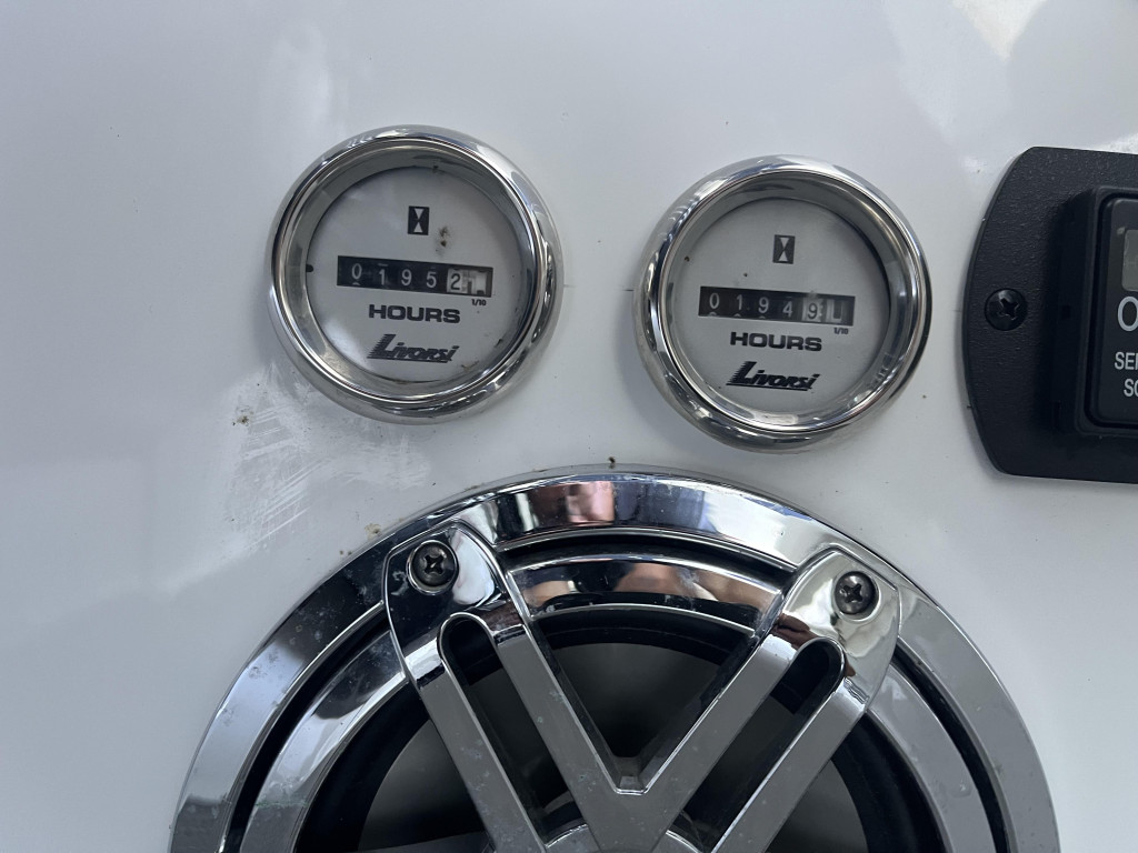 Formula 330 Bow Rider