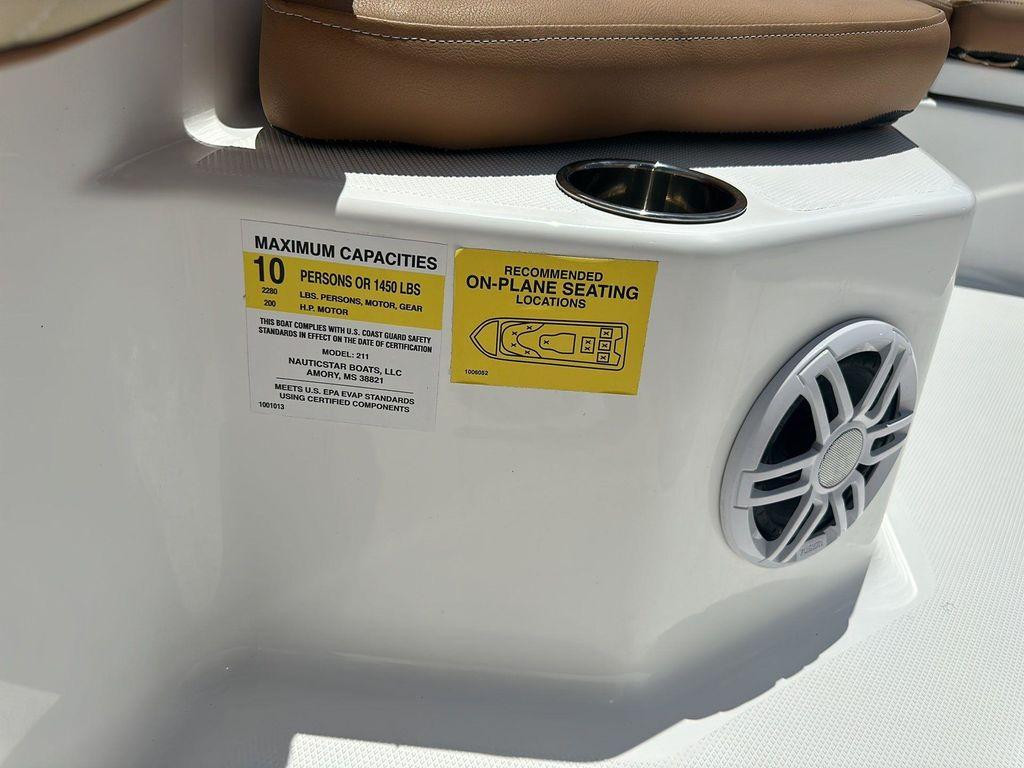 Nautic Star 211 Hybrid