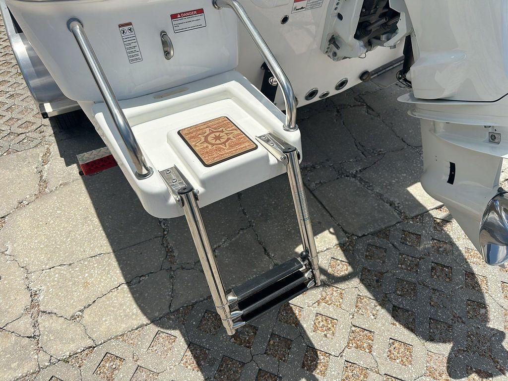 Nautic Star 211 Hybrid