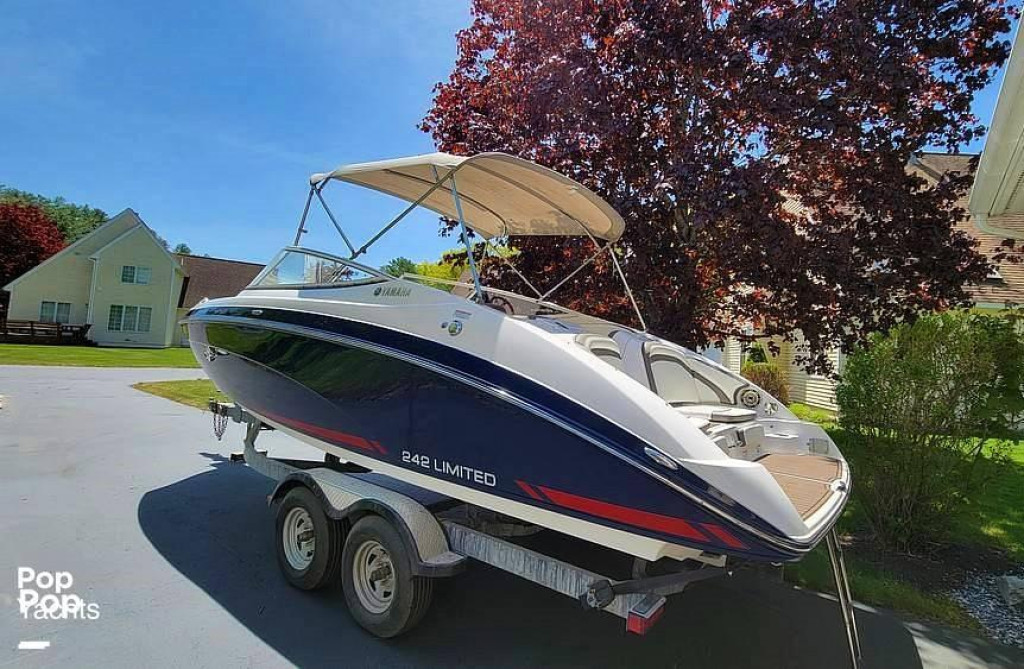 Yamaha E Series 242 LIMITED