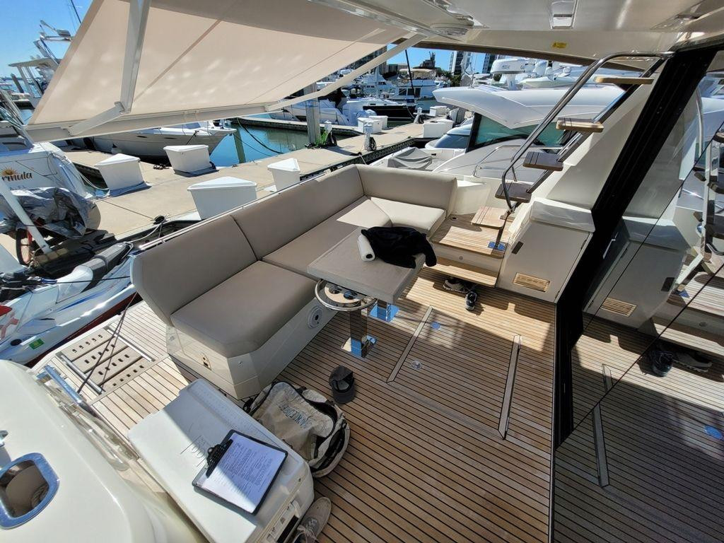 Prestige 520 Flybridge