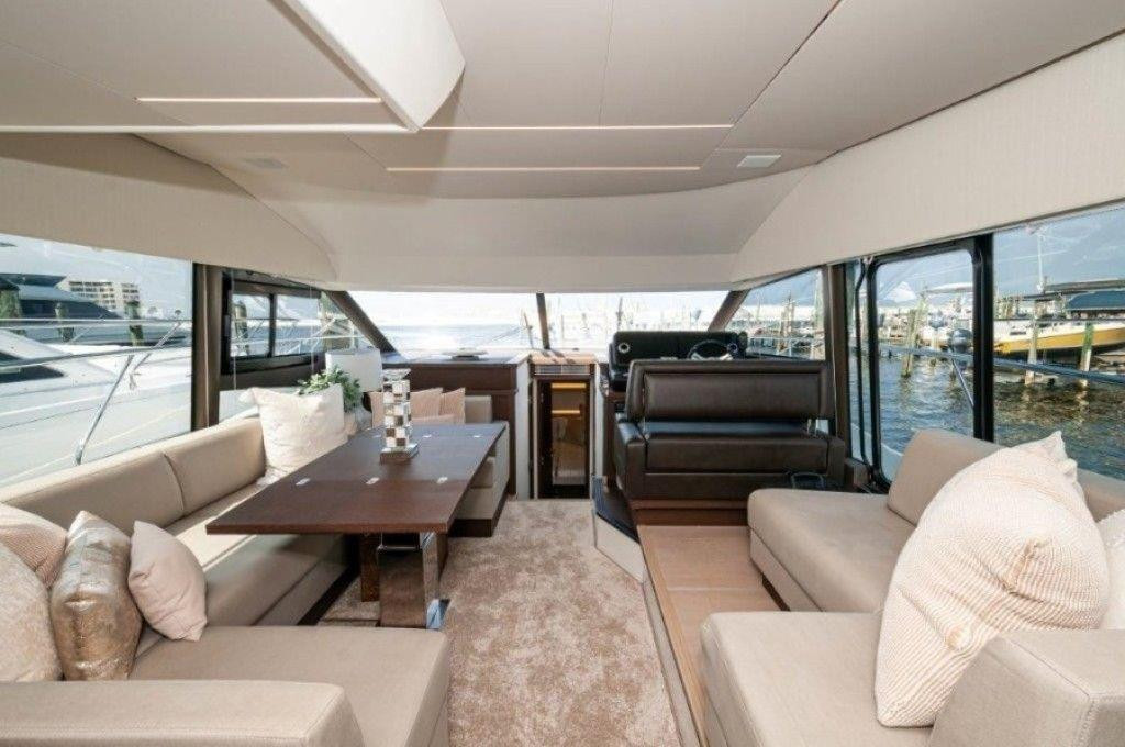 Prestige 520 Flybridge