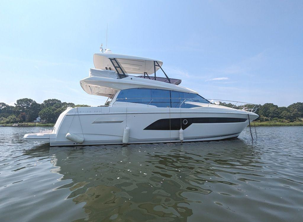Prestige 520 Flybridge