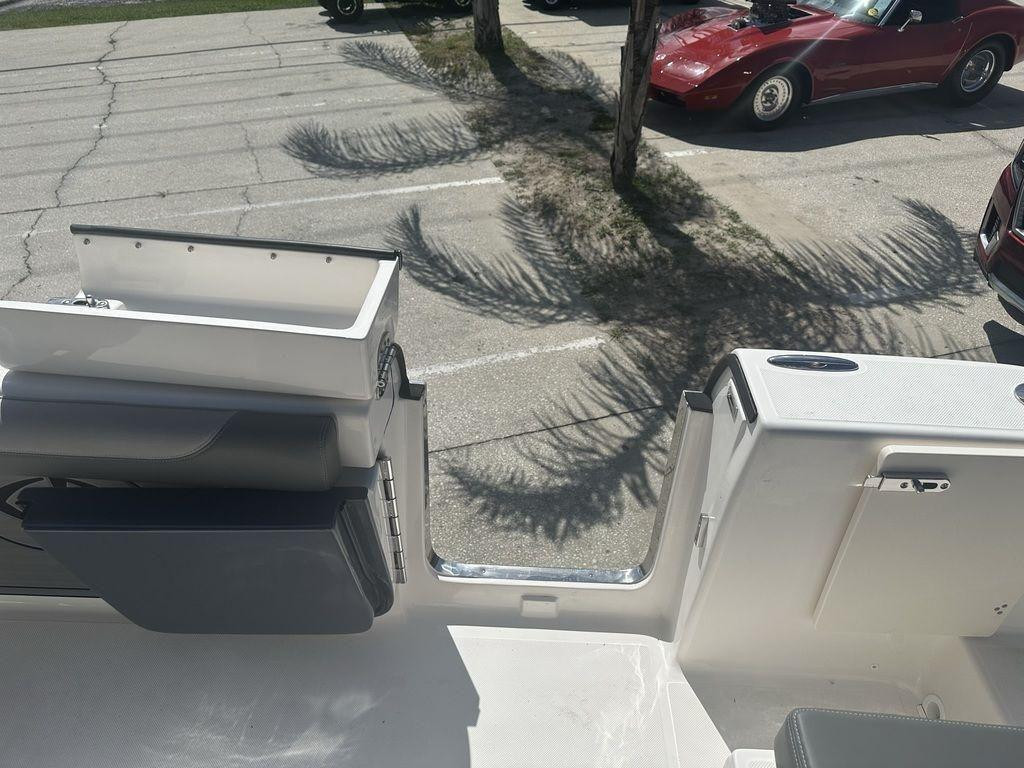 Sea Born LX26 Center Console LE