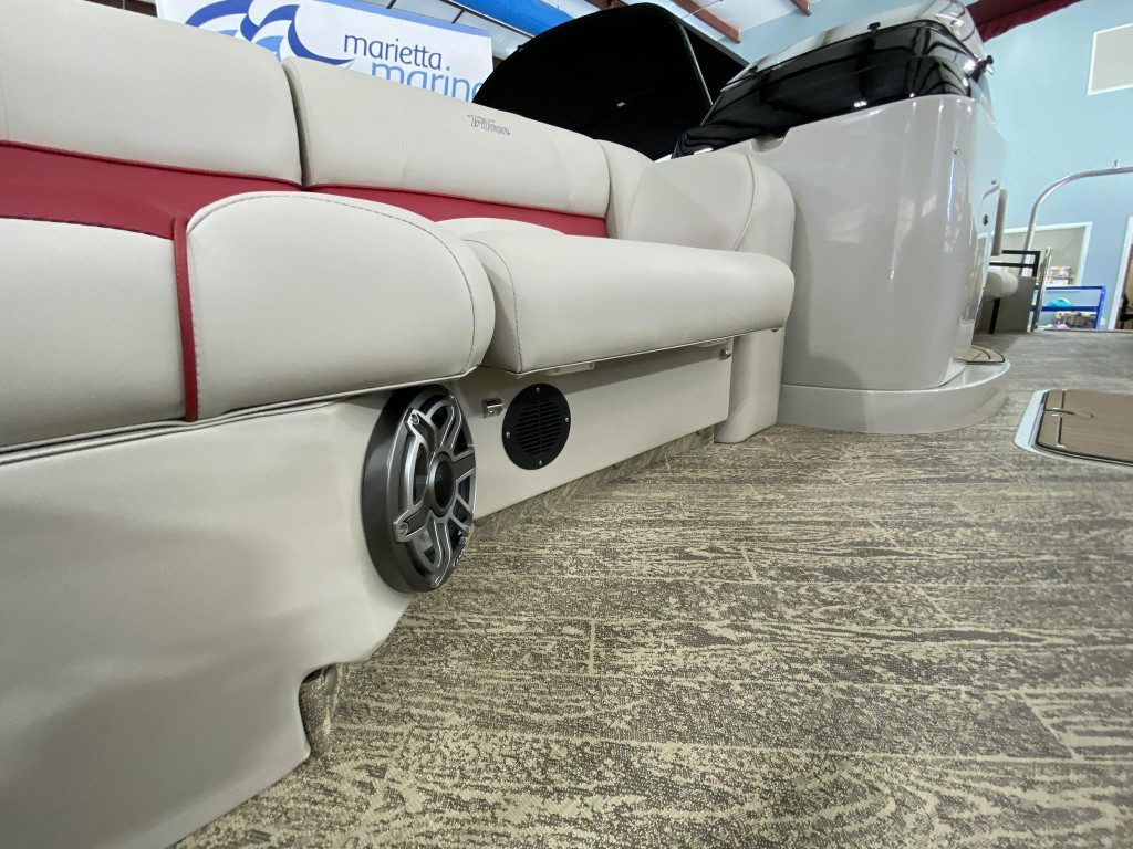 JC Tritoon Neptoon 23TT Sport w Suzuki 250HP