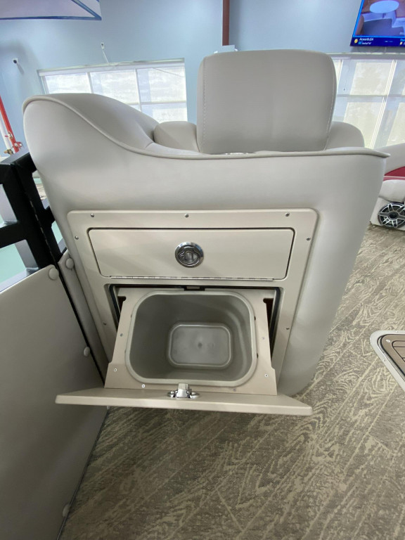 JC Tritoon Neptoon 23TT Sport w Suzuki 250HP