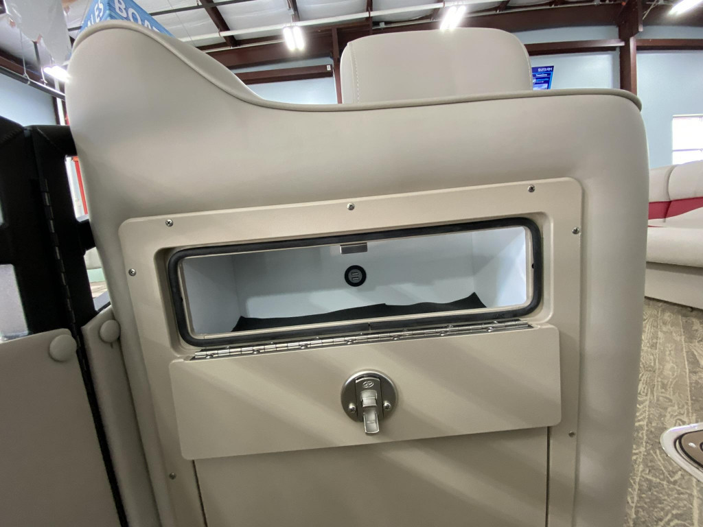 JC Tritoon Neptoon 23TT Sport w Suzuki 250HP