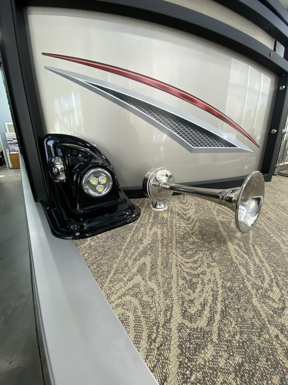 JC Tritoon Neptoon 23TT Sport w Suzuki 250HP