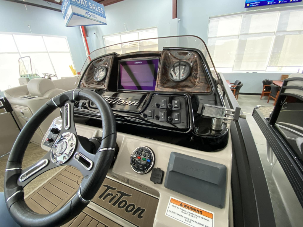 JC Tritoon Neptoon 23TT Sport w Suzuki 250HP