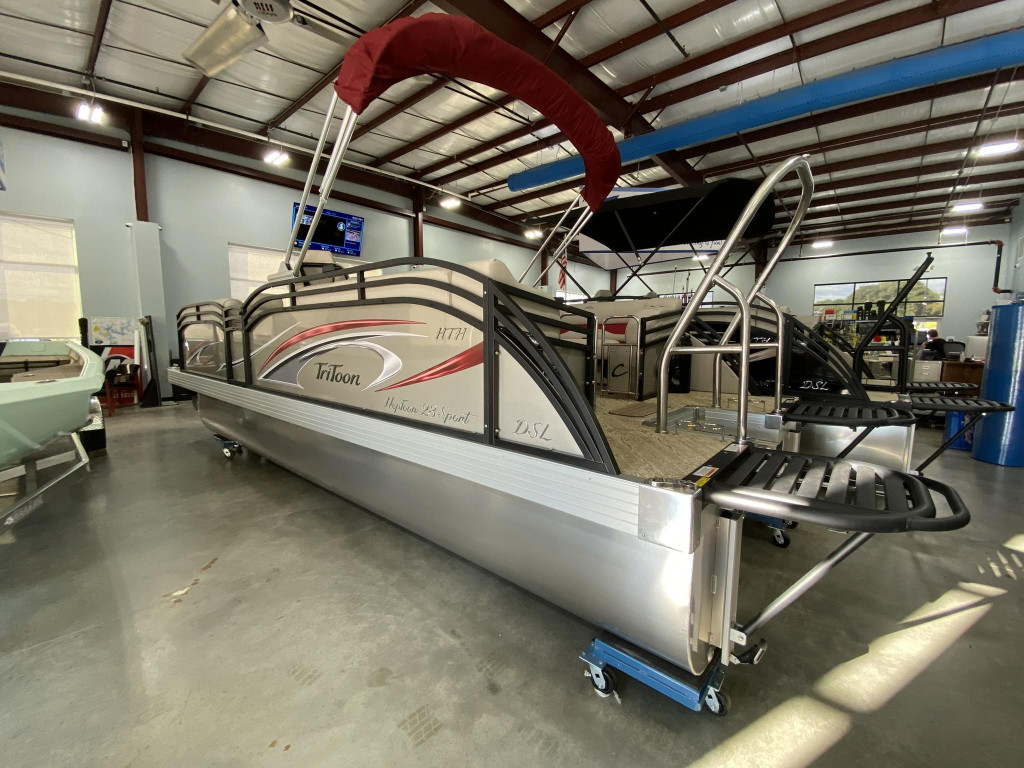 JC Tritoon Neptoon 23TT Sport w Suzuki 250HP