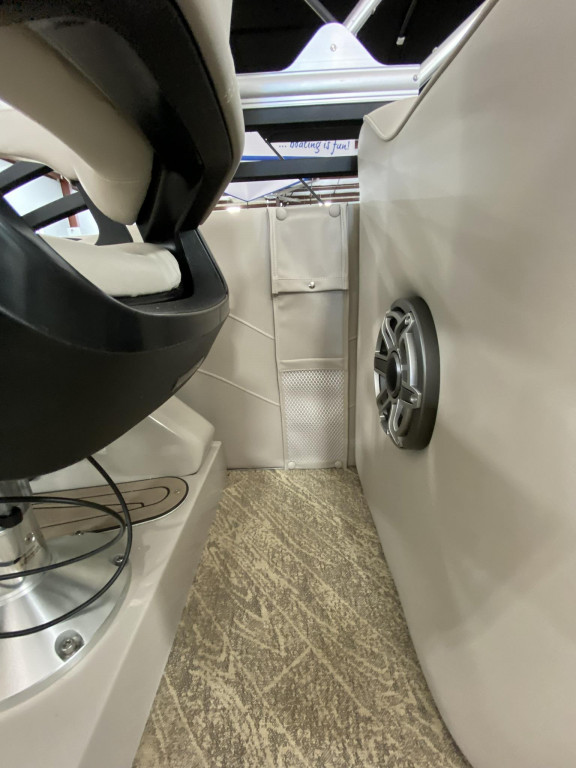 JC Tritoon Neptoon 23TT Sport w Suzuki 250HP