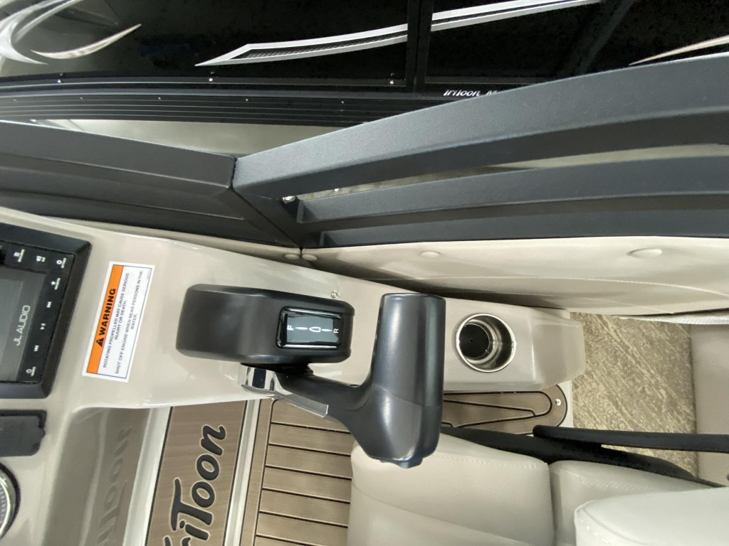 JC Tritoon Neptoon 23TT Sport w Suzuki 250HP