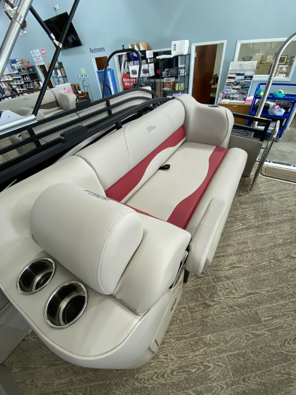 JC Tritoon Neptoon 23TT Sport w Suzuki 250HP