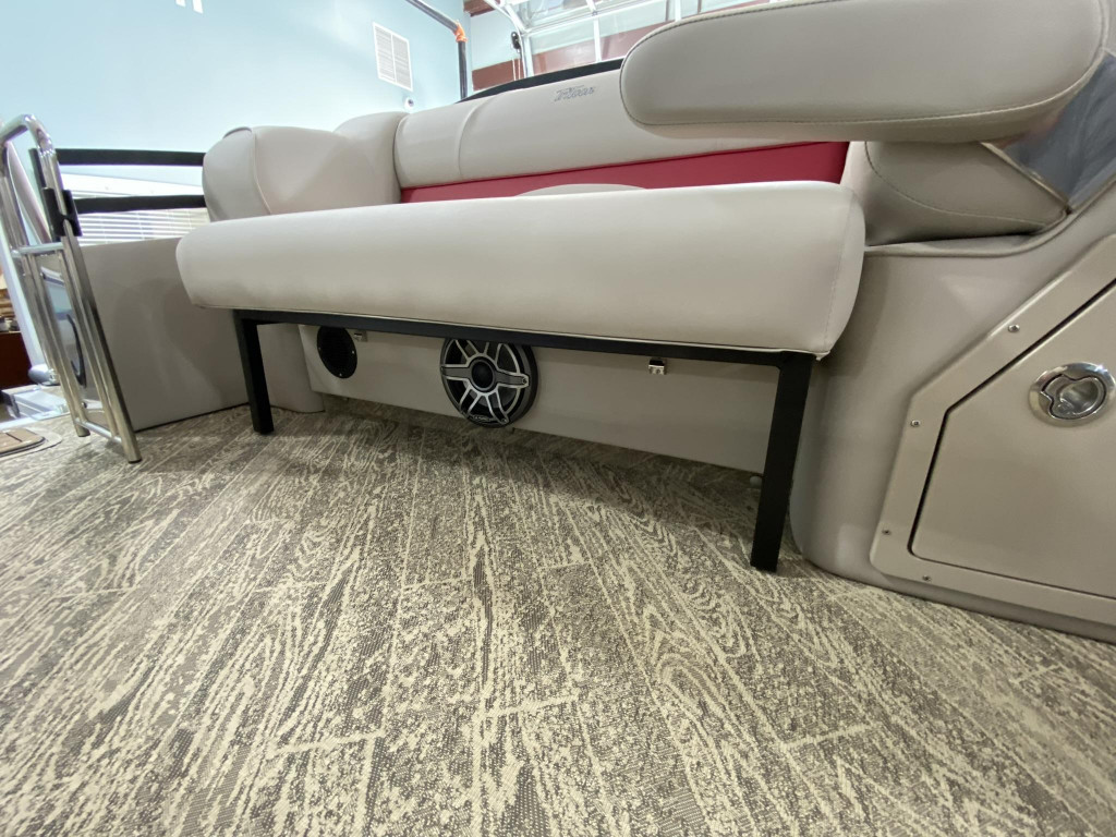 JC Tritoon Neptoon 23TT Sport w Suzuki 250HP