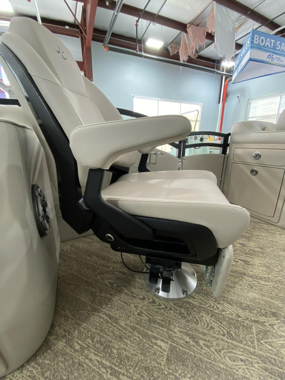 JC Tritoon Neptoon 23TT Sport w Suzuki 250HP