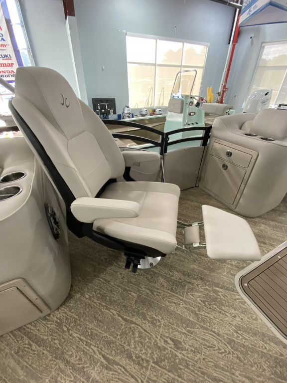 JC Tritoon Neptoon 23TT Sport w Suzuki 250HP