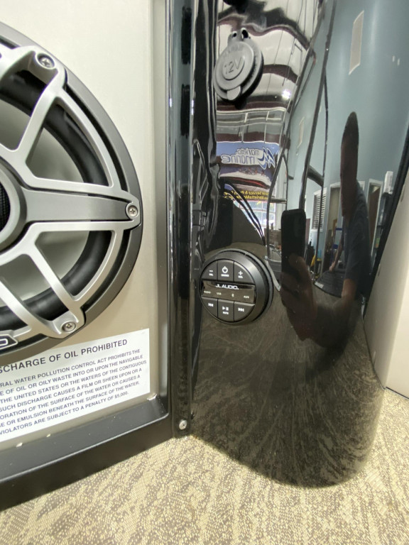 JC Tritoon Neptoon 23TT Sport w Suzuki 250HP