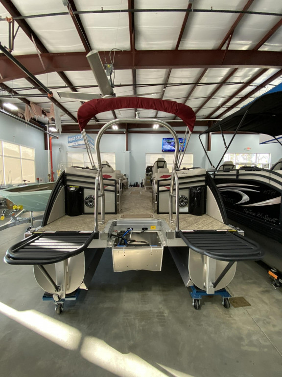 JC Tritoon Neptoon 23TT Sport w Suzuki 250HP