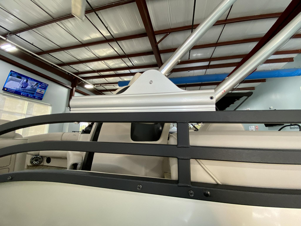 JC Tritoon Neptoon 23TT Sport w Suzuki 250HP