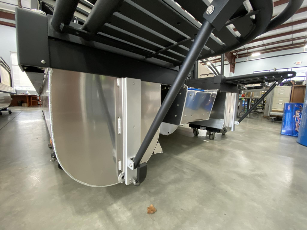 JC Tritoon Neptoon 23TT Sport w Suzuki 250HP