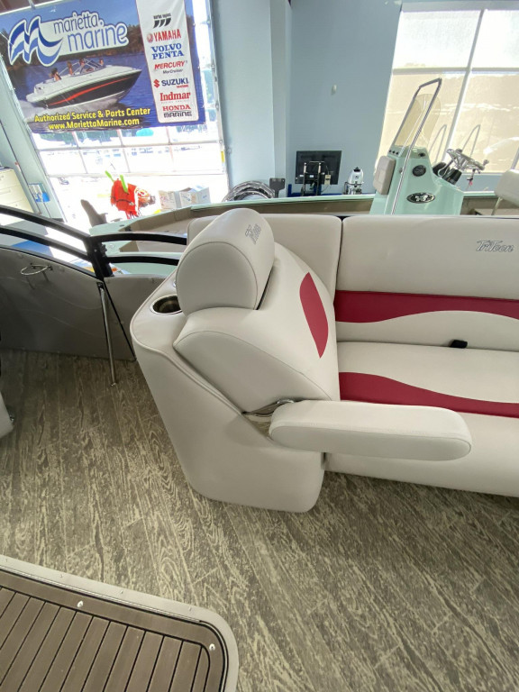 JC Tritoon Neptoon 23TT Sport w Suzuki 250HP