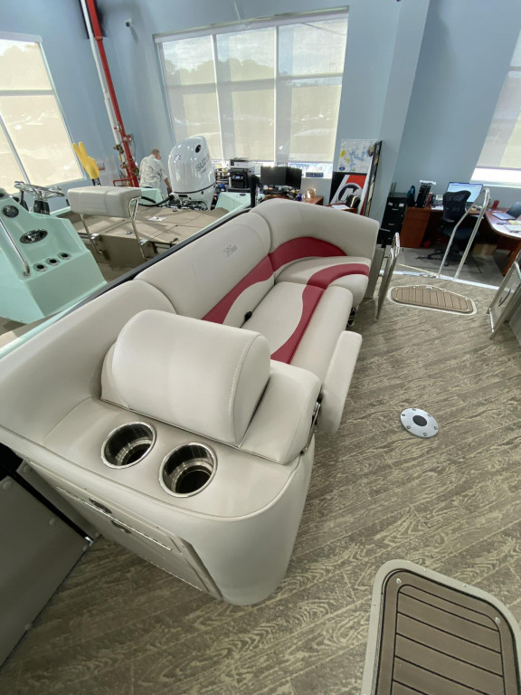 JC Tritoon Neptoon 23TT Sport w Suzuki 250HP